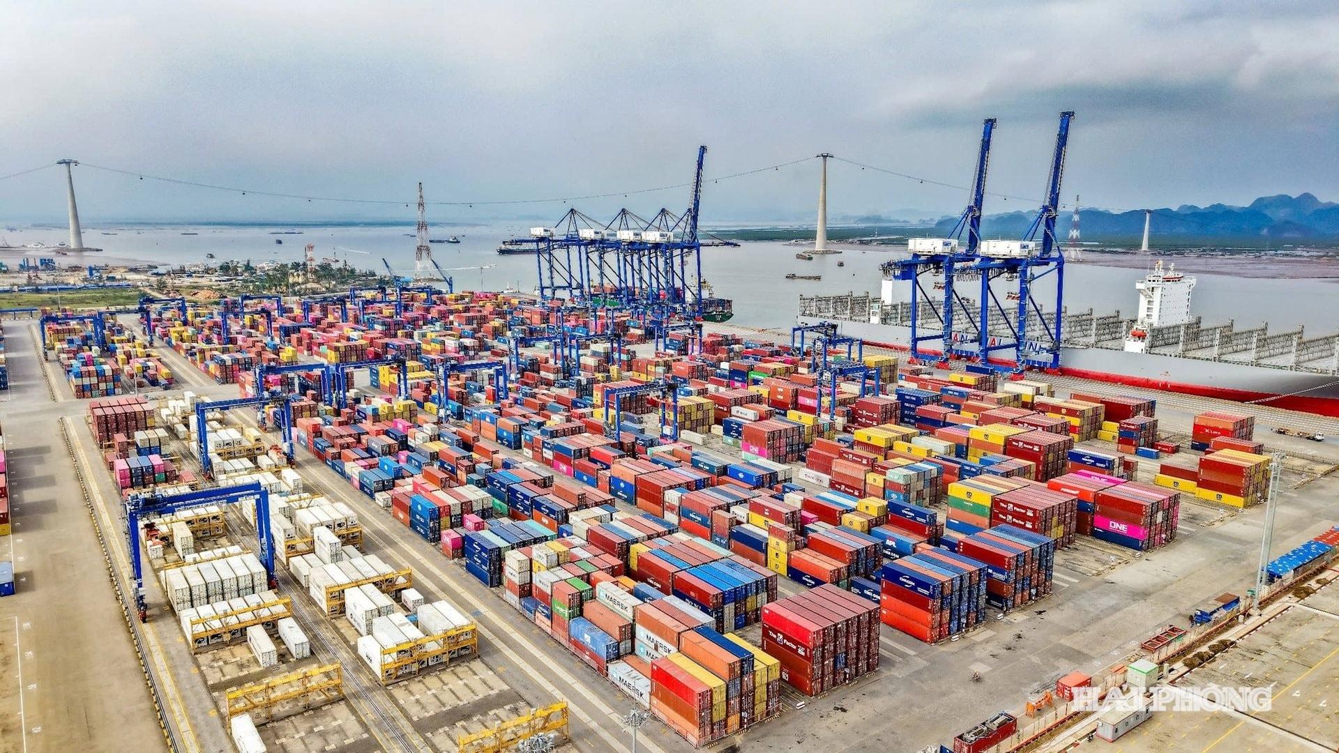 tuyen-van-tai-container-quoc-te